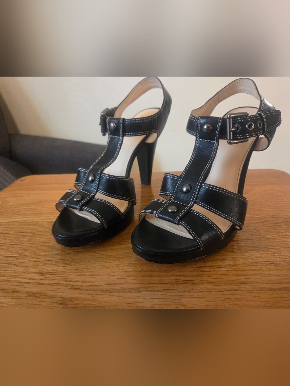 Coach "Ginger" Black Leather T-Strap Peep-Toe Heeled Sandals Sz 8